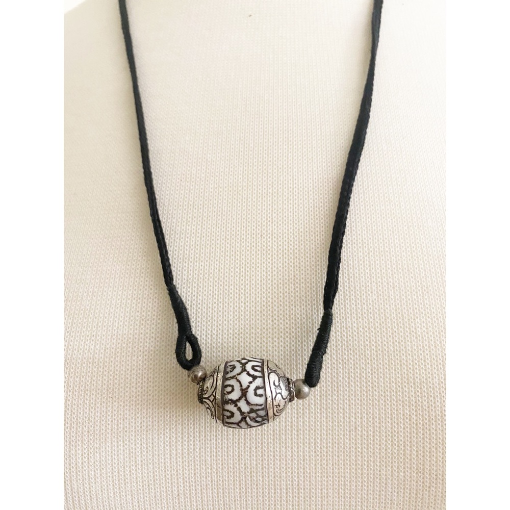 Naga shell necklace with silver.
